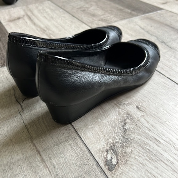 Cole Haan Patent cap toe wedge pump - Picture 2 of 6